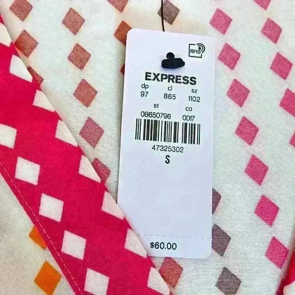 ๐ NWT ๐ Express V-Neck Diamond Dot Long Sleeve Gathered Front Top, Size S - Picture 7 of 14